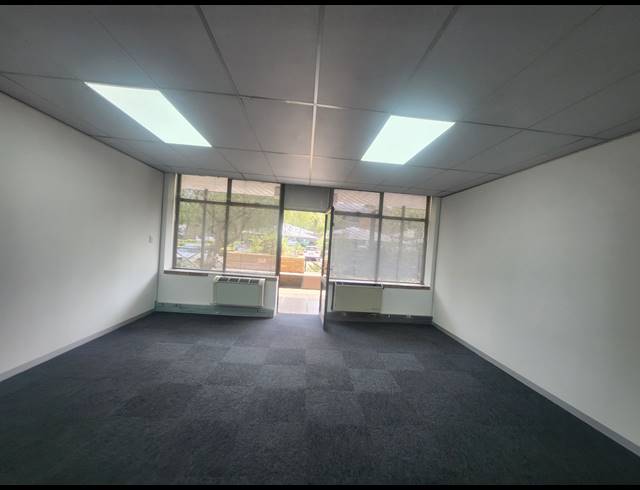 70.10M² OFFICE TO LET IN VORNA VALLEY